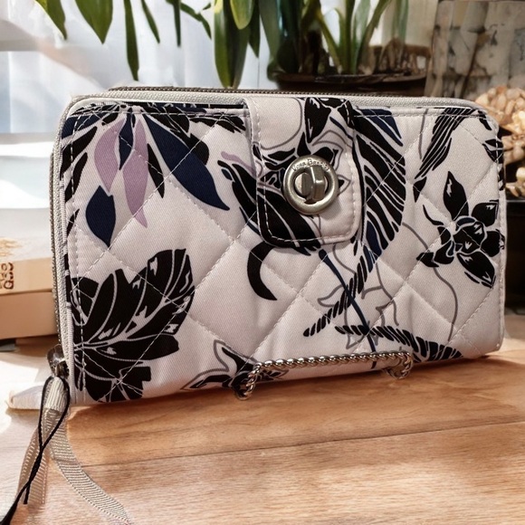 Vera Bradley RFID Turnlock & Zip Wallet - Twilight Garden Performance Twill NWT - Picture 1 of 10